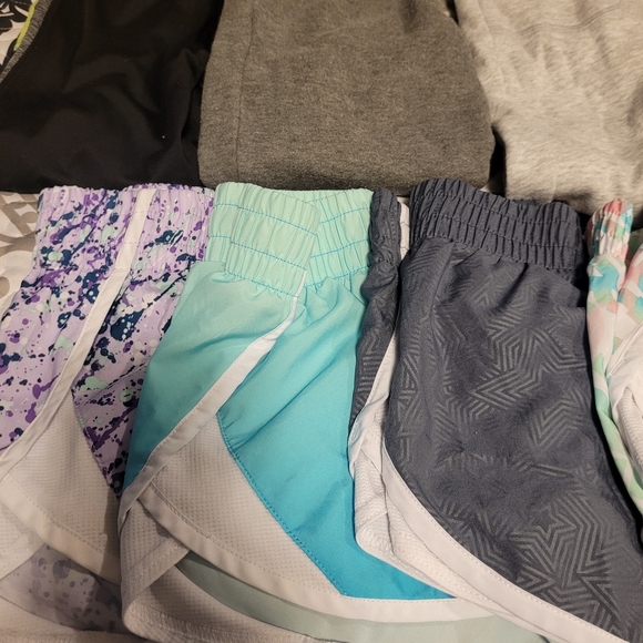 7 pairs of running shorts and 6 pairs of joggers - Picture 2 of 5